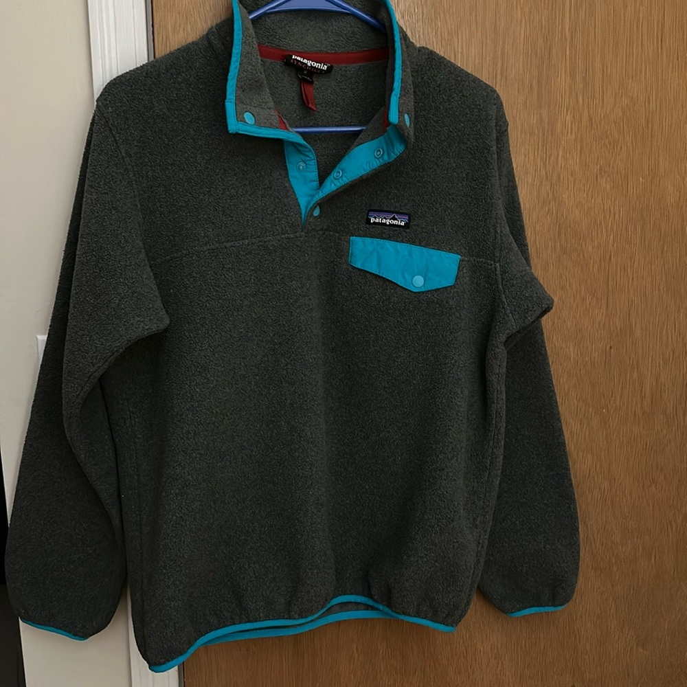 Patagonia women’s pull over fleece medium gray